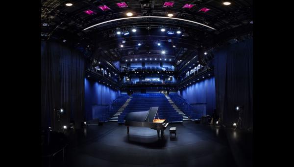 piano-yamaha-a-la-scala-paris-1-1
